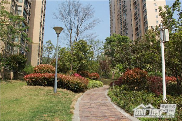 荆门长龙·中央公园小区实景.jpg