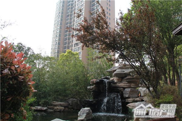 荆门长龙·中央公园小区实景.jpg