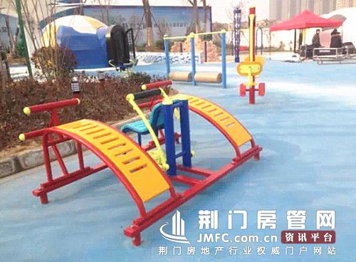 碧波春城小区健身器材