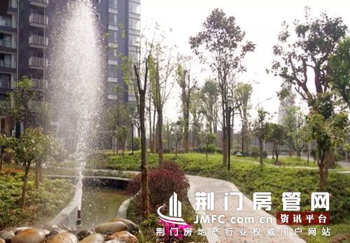 碧波春城小区景色