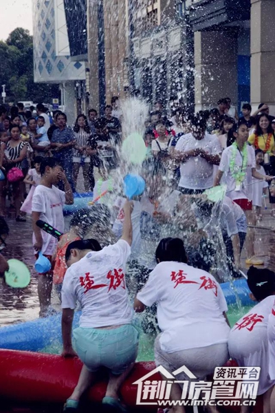 荆门泼水节