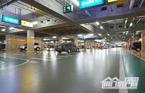 地下停车场.jpg