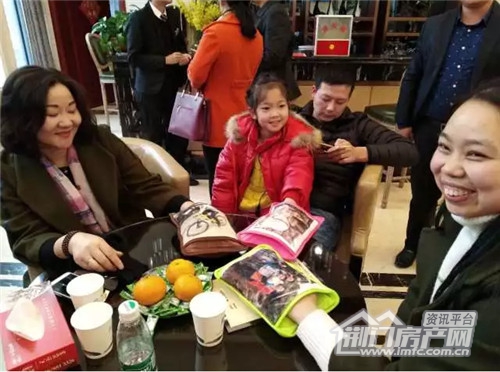 DIY暖手宝活动现场.jpg