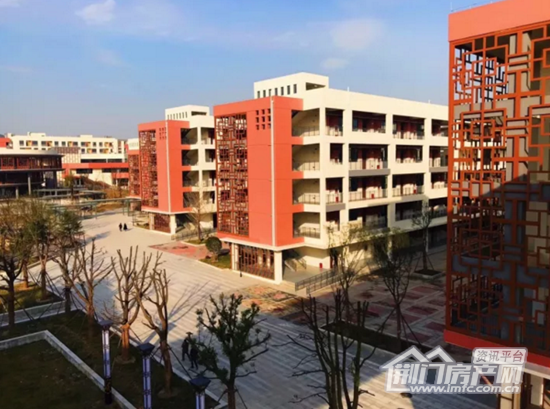 龙泉中学南校实景照