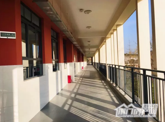 龙泉中学南校实景照