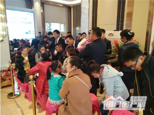 翡翠·公馆魔幻秀表演现场.jpg
