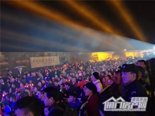 翡翠·公馆魔幻秀表演现场.jpg