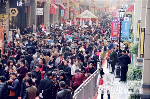 荆门万达广场千人火锅宴.jpg