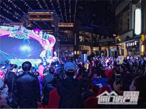 荆门万达广场千人火锅宴.jpg