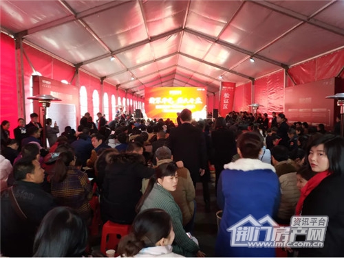 翡翠公馆开盘现场.jpg