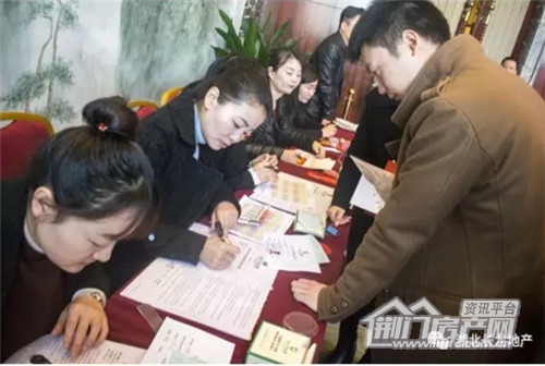 长龙·中央公园四期1号楼火爆开盘