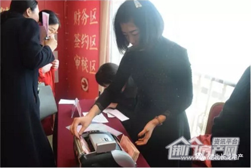 长龙·中央公园四期1号楼火爆开盘