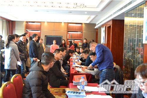 华鸿嘉信荆门区域招聘会现场.jpg