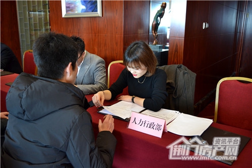 华鸿嘉信荆门区域招聘会现场.jpg