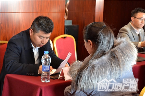 华鸿嘉信荆门区域招聘会现场.jpg