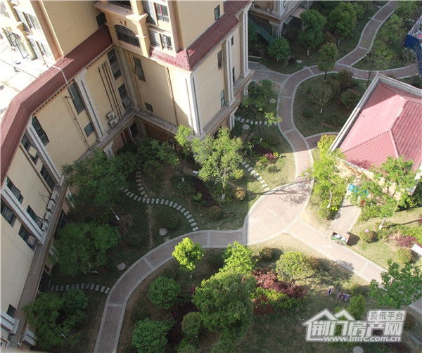 中央华府小区实景图.jpg
